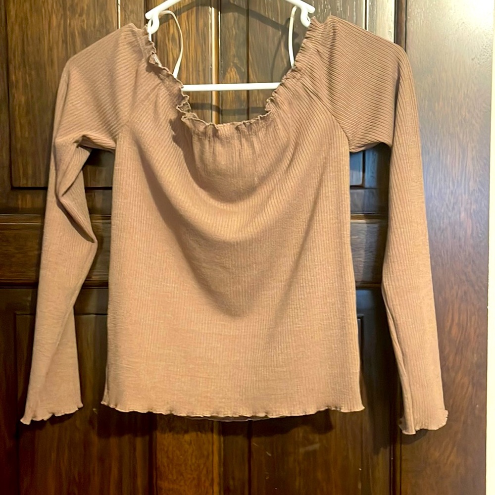 Off the shoulder crop with 3/4 sleeve - NWT - size S